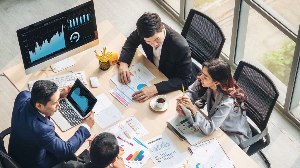 Campañas de Marketing Digital Personalizadas Cada negocio es único, y así debe ser su estrategia de marketing. Creamos campañas personalizadas que reflejan la identidad de tu marca y capturan la atención de tu audiencia objetivo. Utilizamos herramientas avanzadas como Google Ads, Facebook Ads, y Email Marketing para diseñar estrategias que no solo atraen, sino que también convierten.